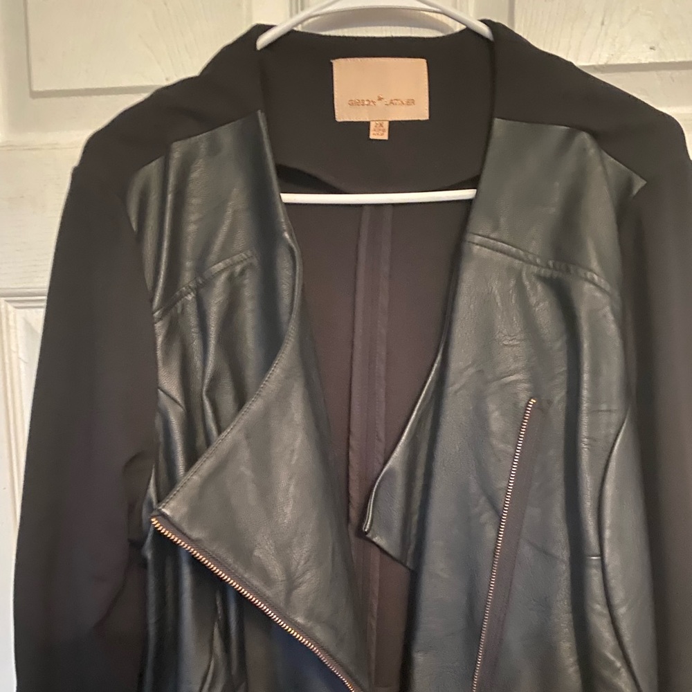 Black sporty jacket